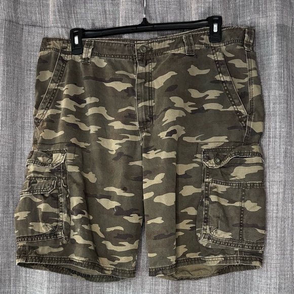 Lee Camouflage Cargo Shorts - Picture 2 of 6